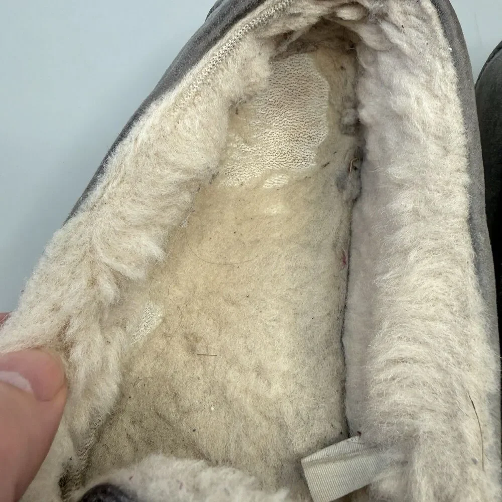UGG Women's Ansley Slippers Light Gray Size 9 Suede Moccasin Loungewear EUC